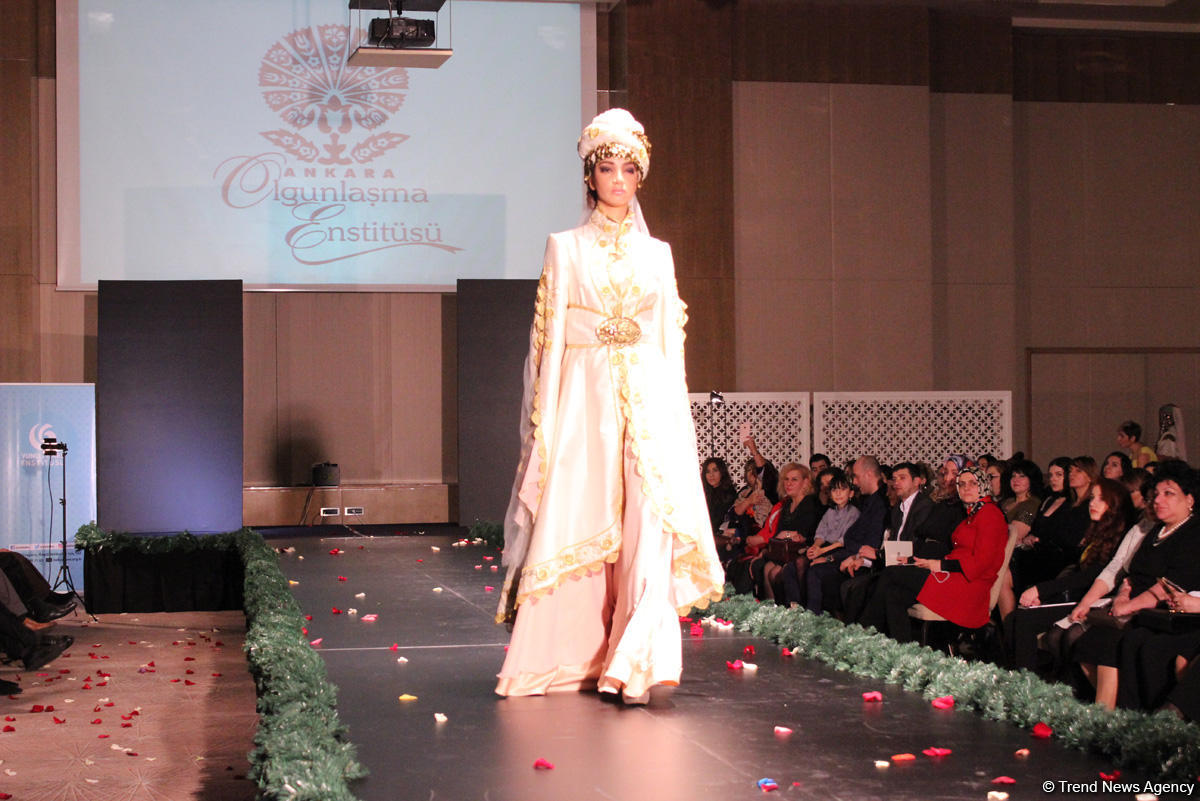 Потрясающее дефиле Тюркской национальной одежды в Баку - традиции и современность (ВИДЕО,ФОТО)