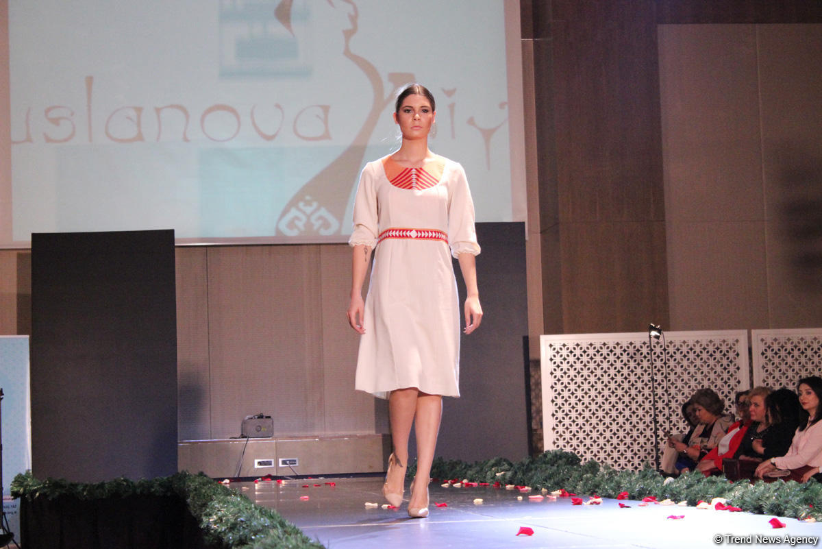 Потрясающее дефиле Тюркской национальной одежды в Баку - традиции и современность (ВИДЕО,ФОТО)