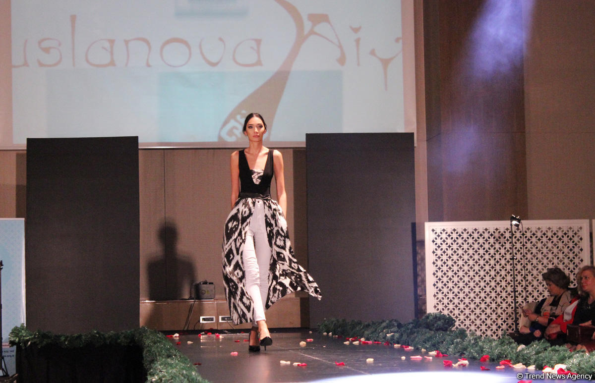 Потрясающее дефиле Тюркской национальной одежды в Баку - традиции и современность (ВИДЕО,ФОТО)