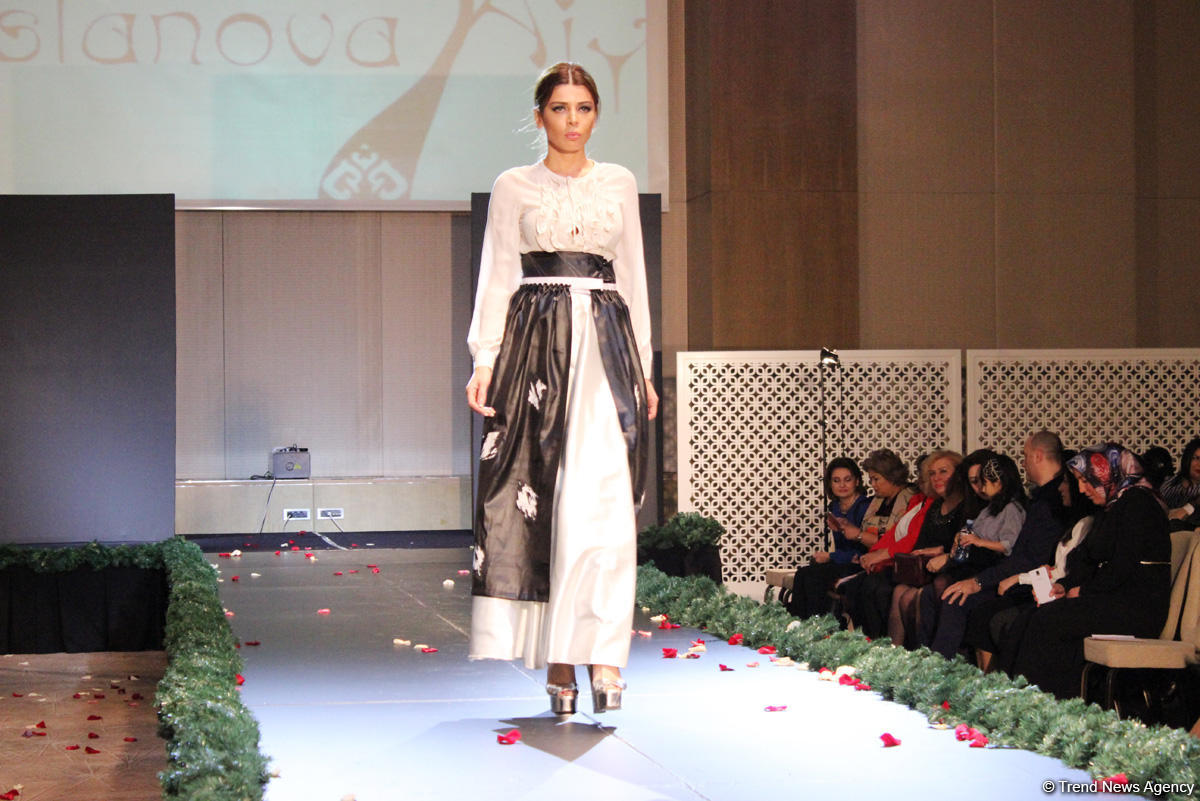 Потрясающее дефиле Тюркской национальной одежды в Баку - традиции и современность (ВИДЕО,ФОТО)