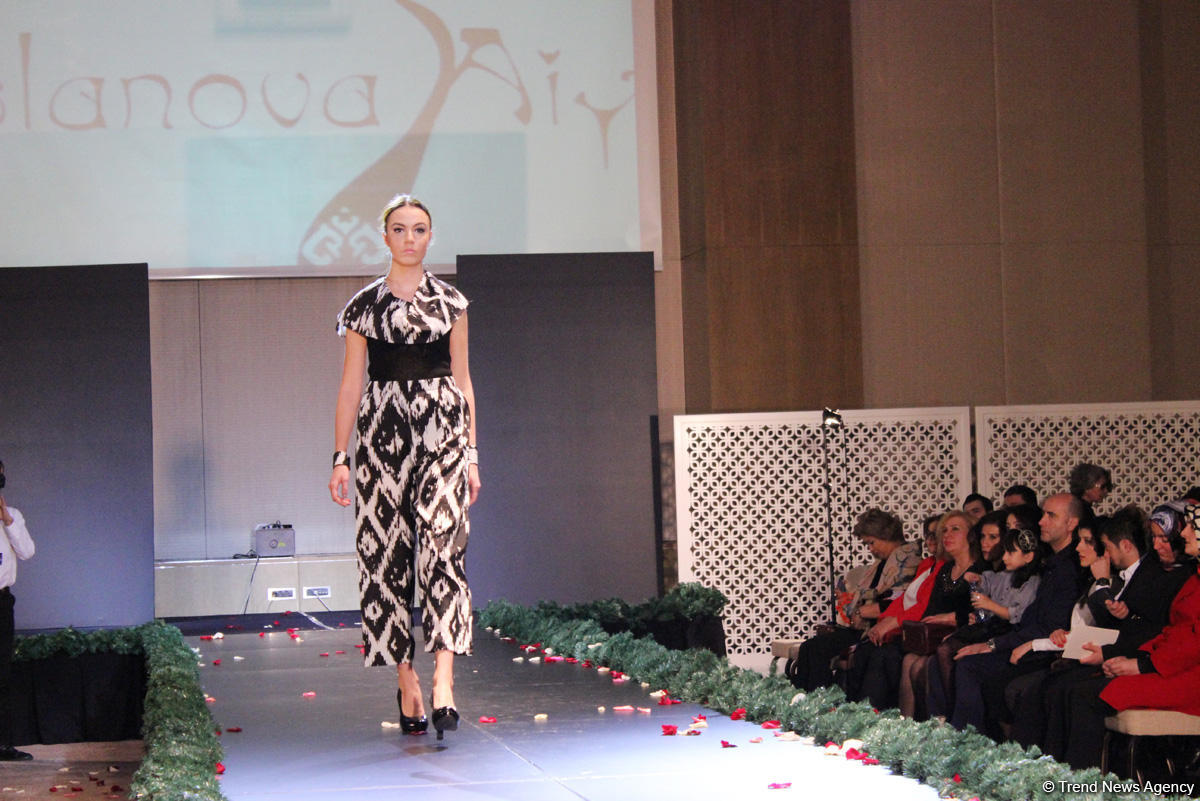 Потрясающее дефиле Тюркской национальной одежды в Баку - традиции и современность (ВИДЕО,ФОТО)
