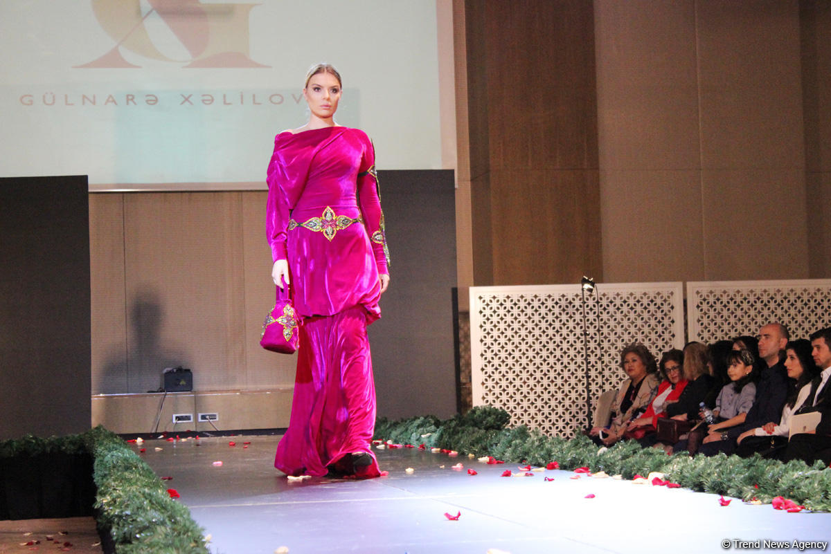 Потрясающее дефиле Тюркской национальной одежды в Баку - традиции и современность (ВИДЕО,ФОТО)
