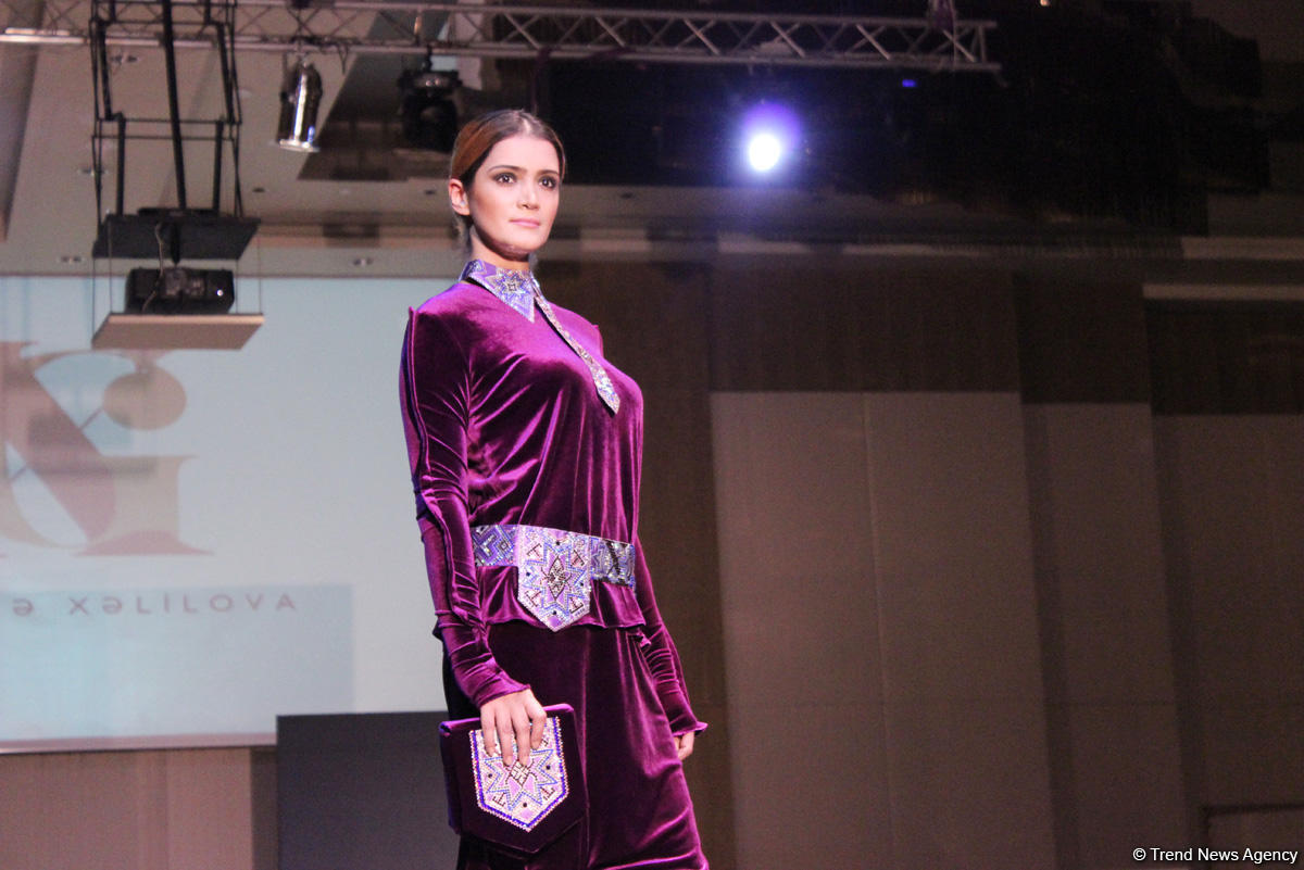 Потрясающее дефиле Тюркской национальной одежды в Баку - традиции и современность (ВИДЕО,ФОТО)