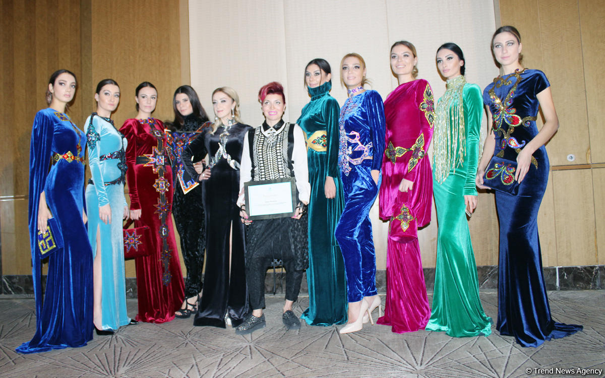 Потрясающее дефиле Тюркской национальной одежды в Баку - традиции и современность (ВИДЕО,ФОТО)