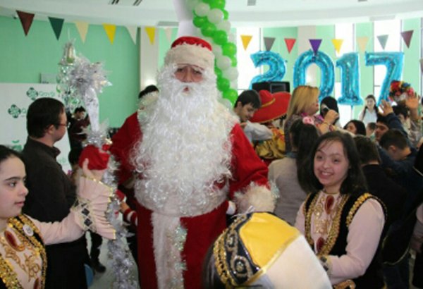 Популярные исполнители порадовали воспитанников Центра  реабилитации лиц с синдромом Дауна (ФОТО)