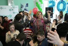 Популярные исполнители порадовали воспитанников Центра  реабилитации лиц с синдромом Дауна (ФОТО)