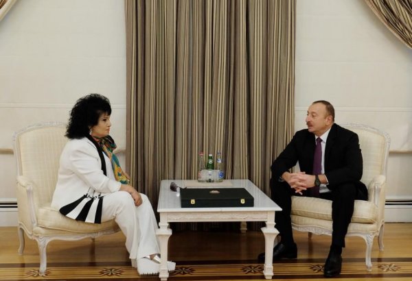 Народная артистка Зейнаб Ханларова удостоена ордена "Гейдар Алиев" (ФОТО)