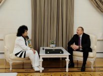 Народная артистка Зейнаб Ханларова удостоена ордена "Гейдар Алиев" (ФОТО)