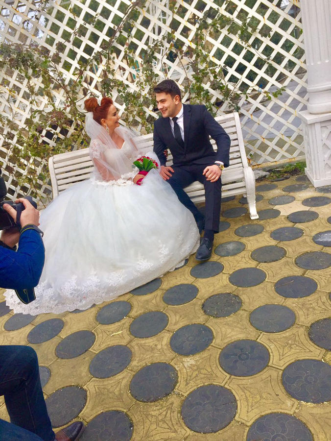 Новогодний сюрприз от Лейлы Мустафаевой – телеведущая в свадебном платье (ФОТО)