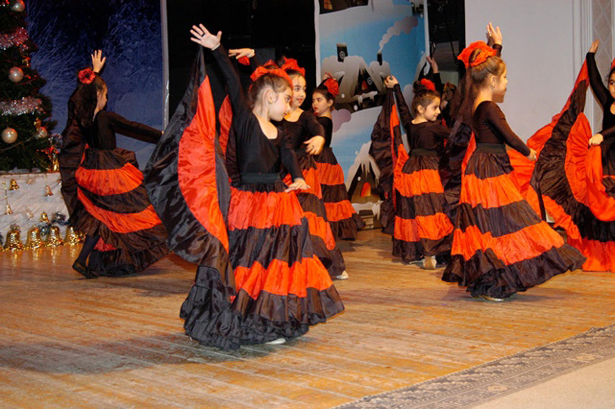 Ангелочки и азербайджанские звезды (ФОТО)