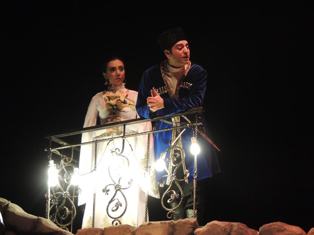 Потрясающая история любви и надежды Али и Нино в театре (ФОТО)