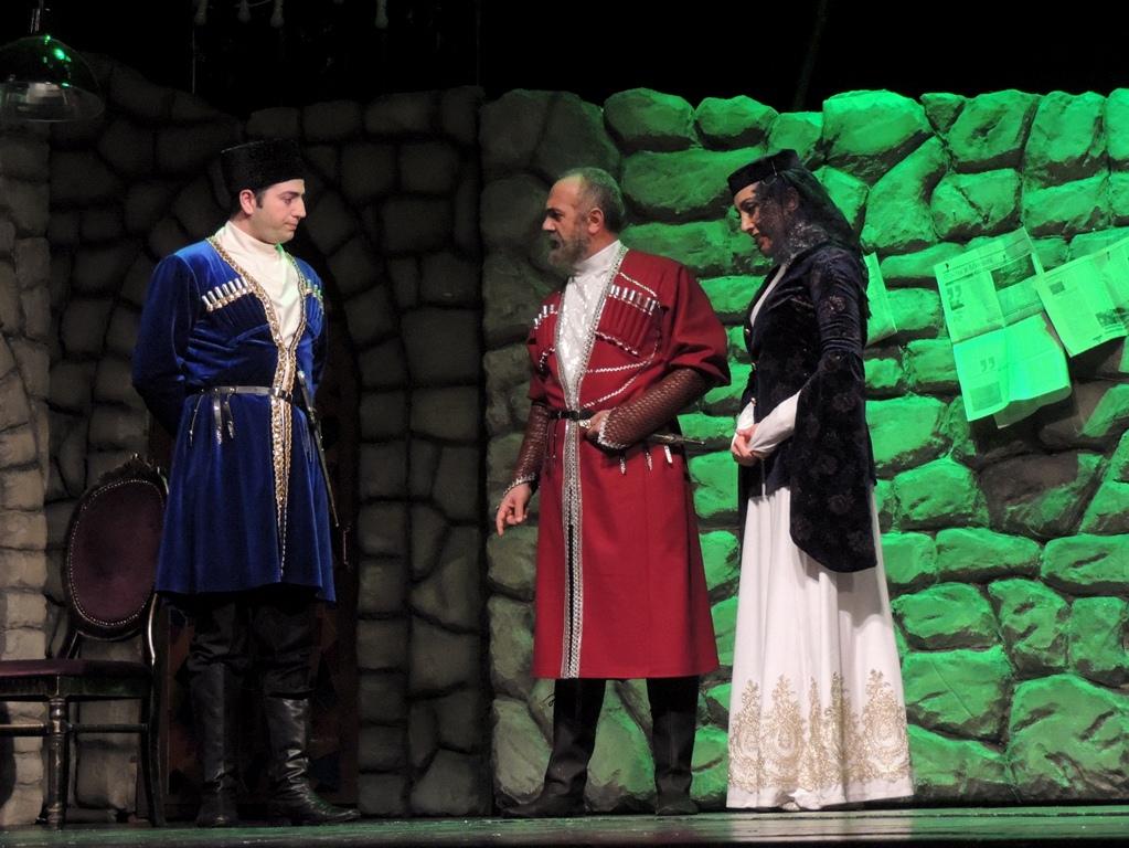 Потрясающая история любви и надежды Али и Нино в театре (ФОТО)