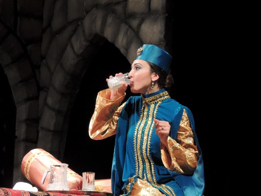 Потрясающая история любви и надежды Али и Нино в театре (ФОТО)