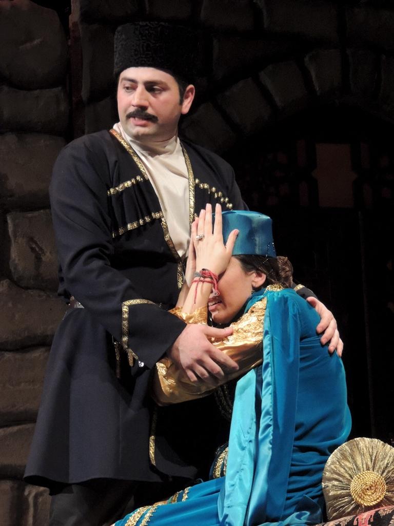 Потрясающая история любви и надежды Али и Нино в театре (ФОТО)