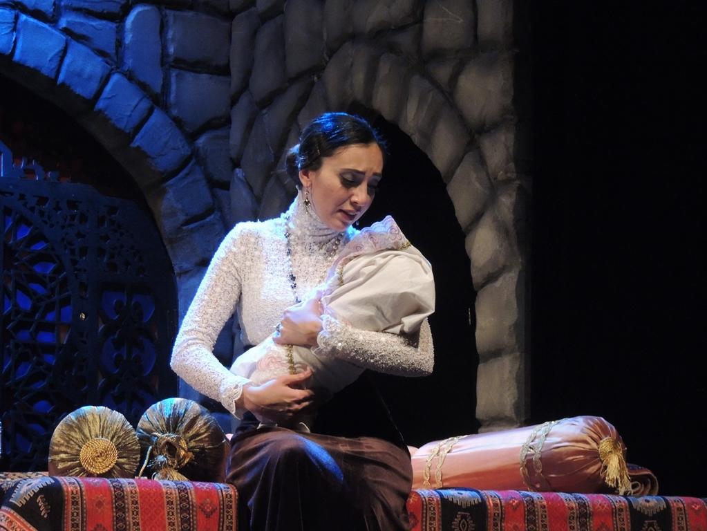 Потрясающая история любви и надежды Али и Нино в театре (ФОТО)