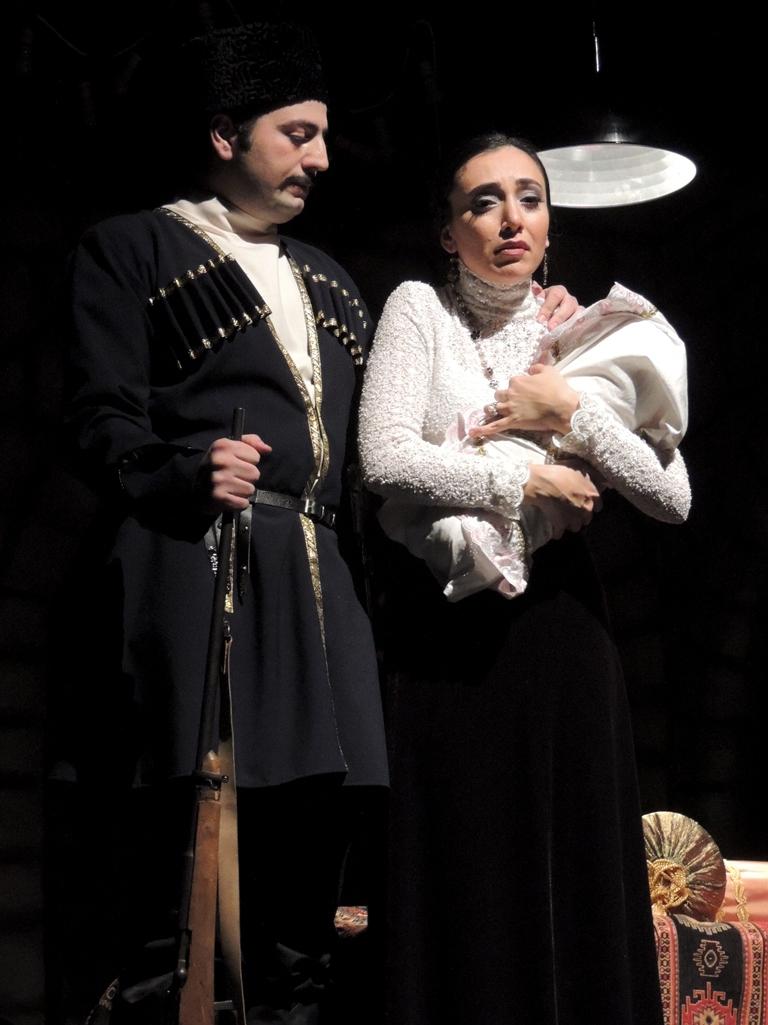 Потрясающая история любви и надежды Али и Нино в театре (ФОТО)