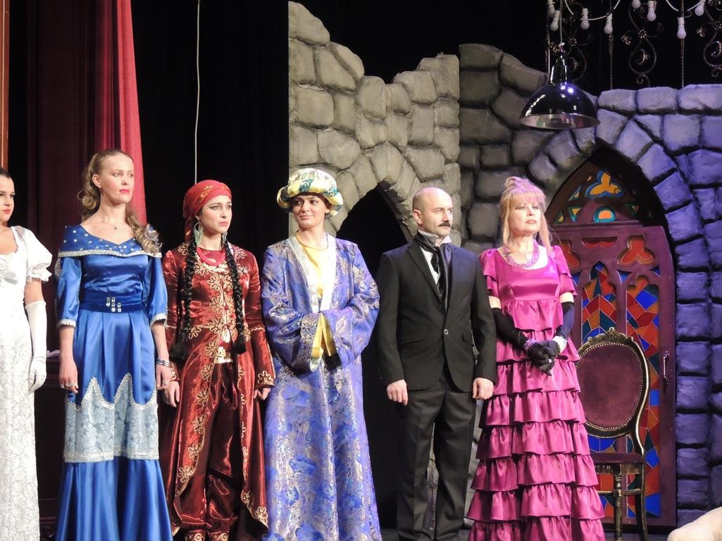 Потрясающая история любви и надежды Али и Нино в театре (ФОТО)