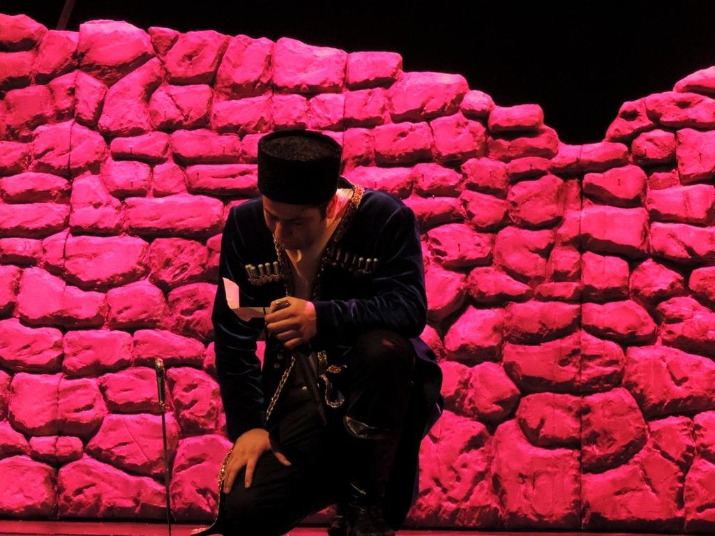 Потрясающая история любви и надежды Али и Нино в театре (ФОТО)