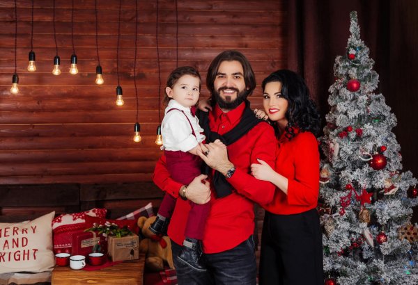 Новогодняя семейная фотосессия Гюнешь: "Поздравляю всех азербайджанцев!" (ФОТО)