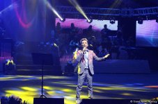 45-летний фейерверк эмоций Фаига Агаева в праздничном вечере F.A Made in Azerbaijan (ФОТО)