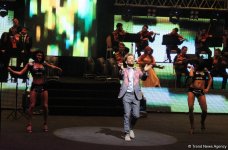 45-летний фейерверк эмоций Фаига Агаева в праздничном вечере F.A Made in Azerbaijan (ФОТО)