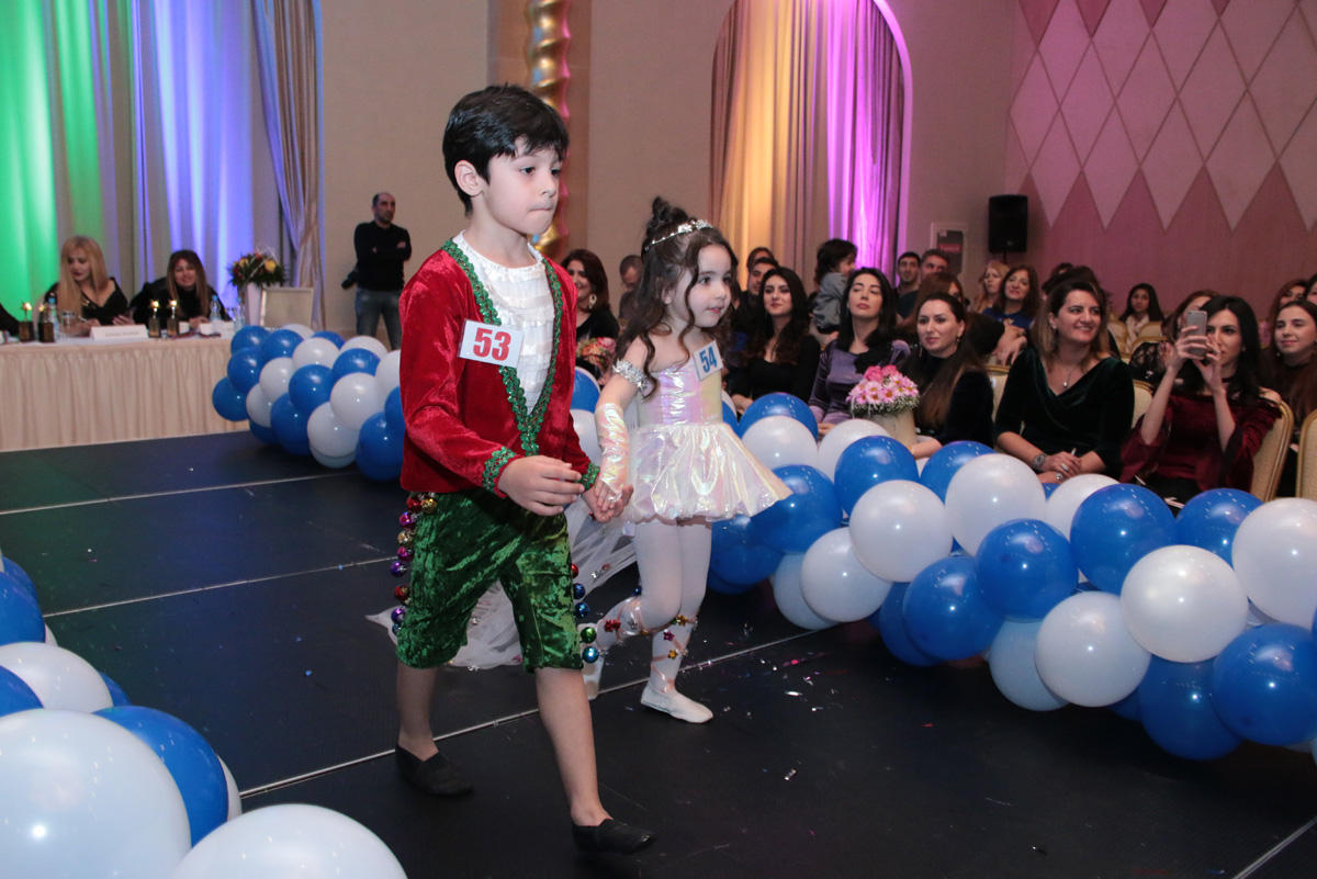 В Баку прошел вечер моды, посвященный Новому году (ФОТО)