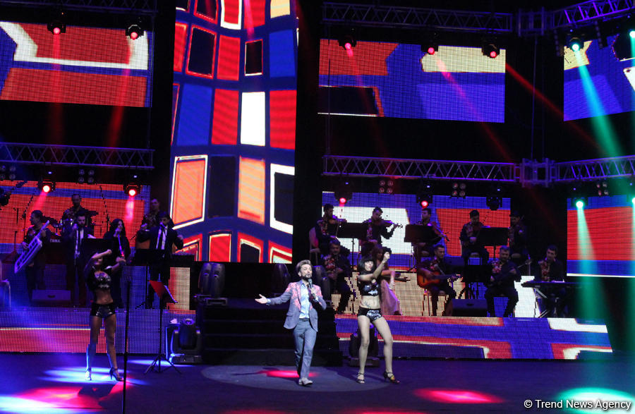 45-летний фейерверк эмоций Фаига Агаева в праздничном вечере F.A Made in Azerbaijan (ФОТО)