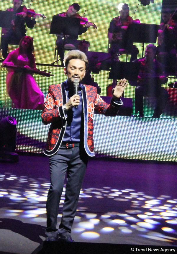 45-летний фейерверк эмоций Фаига Агаева в праздничном вечере F.A Made in Azerbaijan (ФОТО)