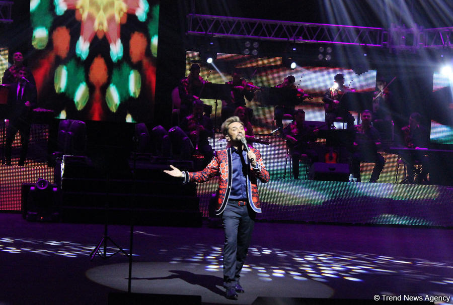 45-летний фейерверк эмоций Фаига Агаева в праздничном вечере F.A Made in Azerbaijan (ФОТО)