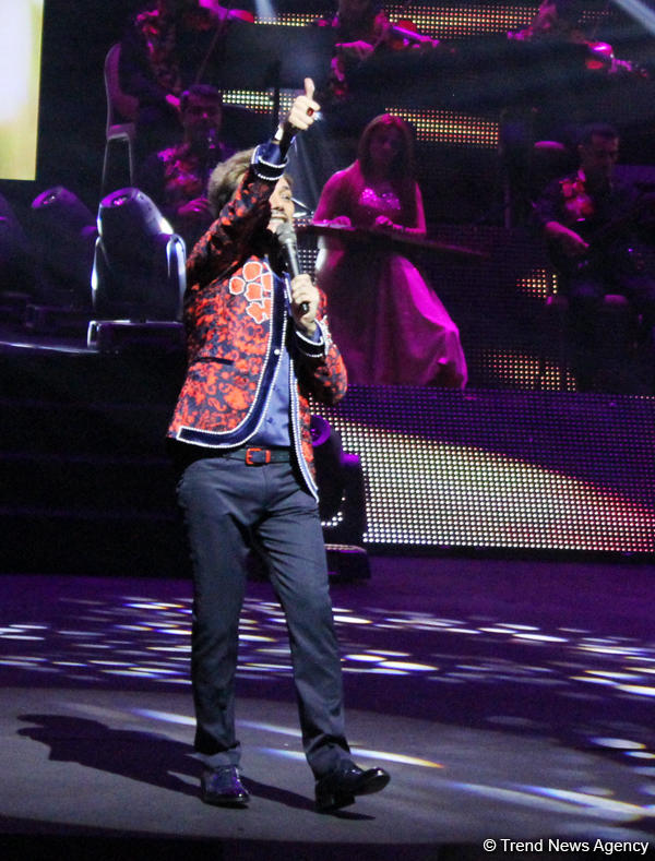 45-летний фейерверк эмоций Фаига Агаева в праздничном вечере F.A Made in Azerbaijan (ФОТО)