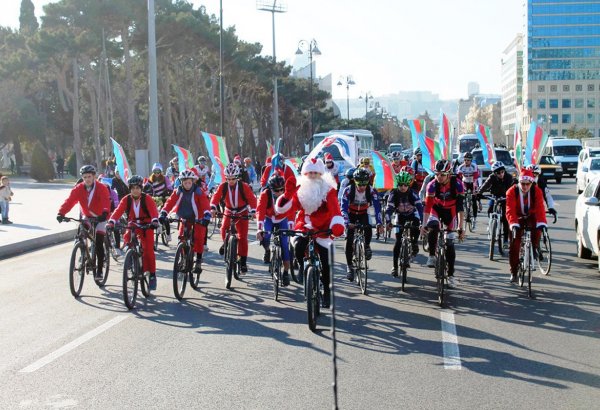В Баку прошел праздничный новогодний велопробег (ФОТО)