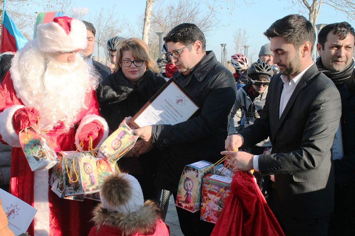 В Баку прошел праздничный новогодний велопробег (ФОТО)