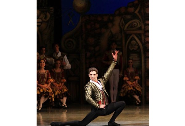 Ульви Азизов с успехом выступил на гала-концерте звезд балета в Норвегии и Швеции