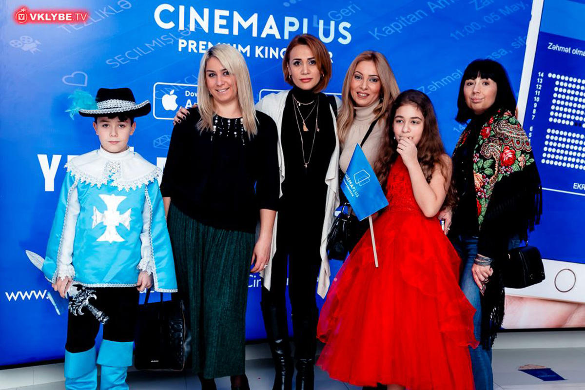 Праздничный карнавал-маскарад в CinemaPlus (ВИДЕО, ФОТО)