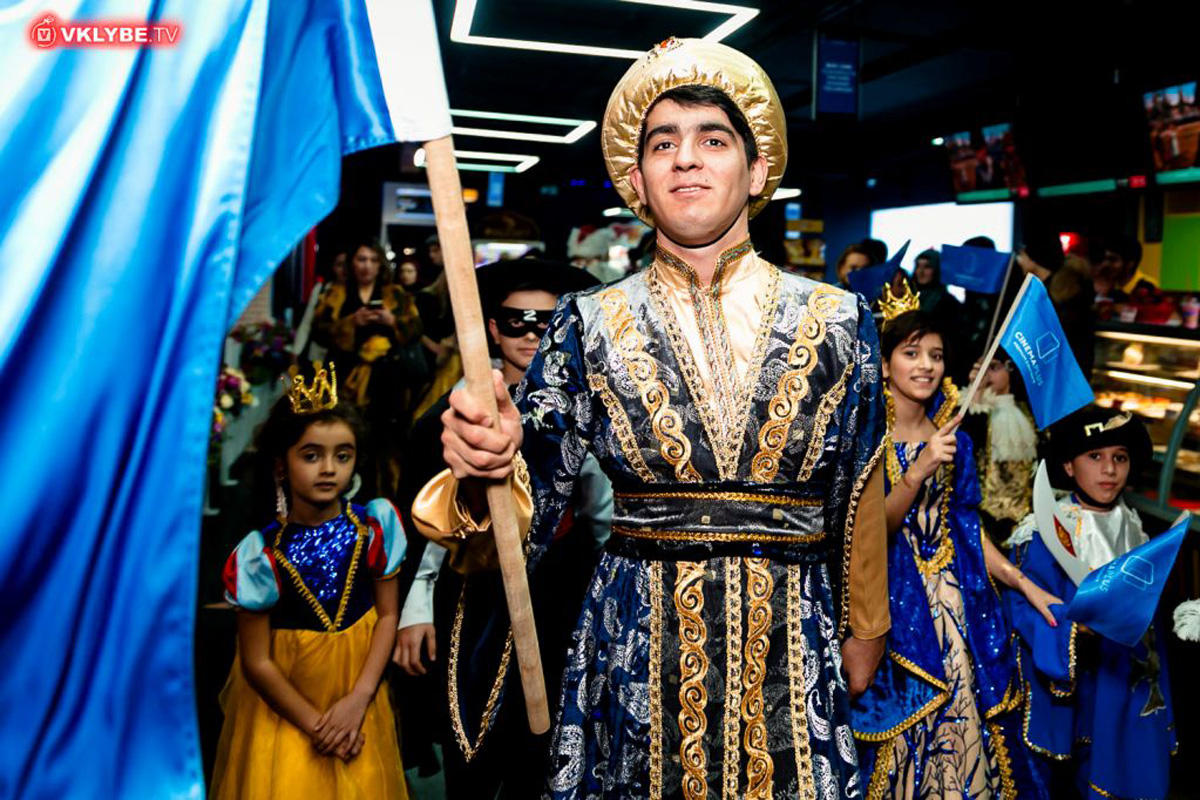 Праздничный карнавал-маскарад в CinemaPlus (ВИДЕО, ФОТО)