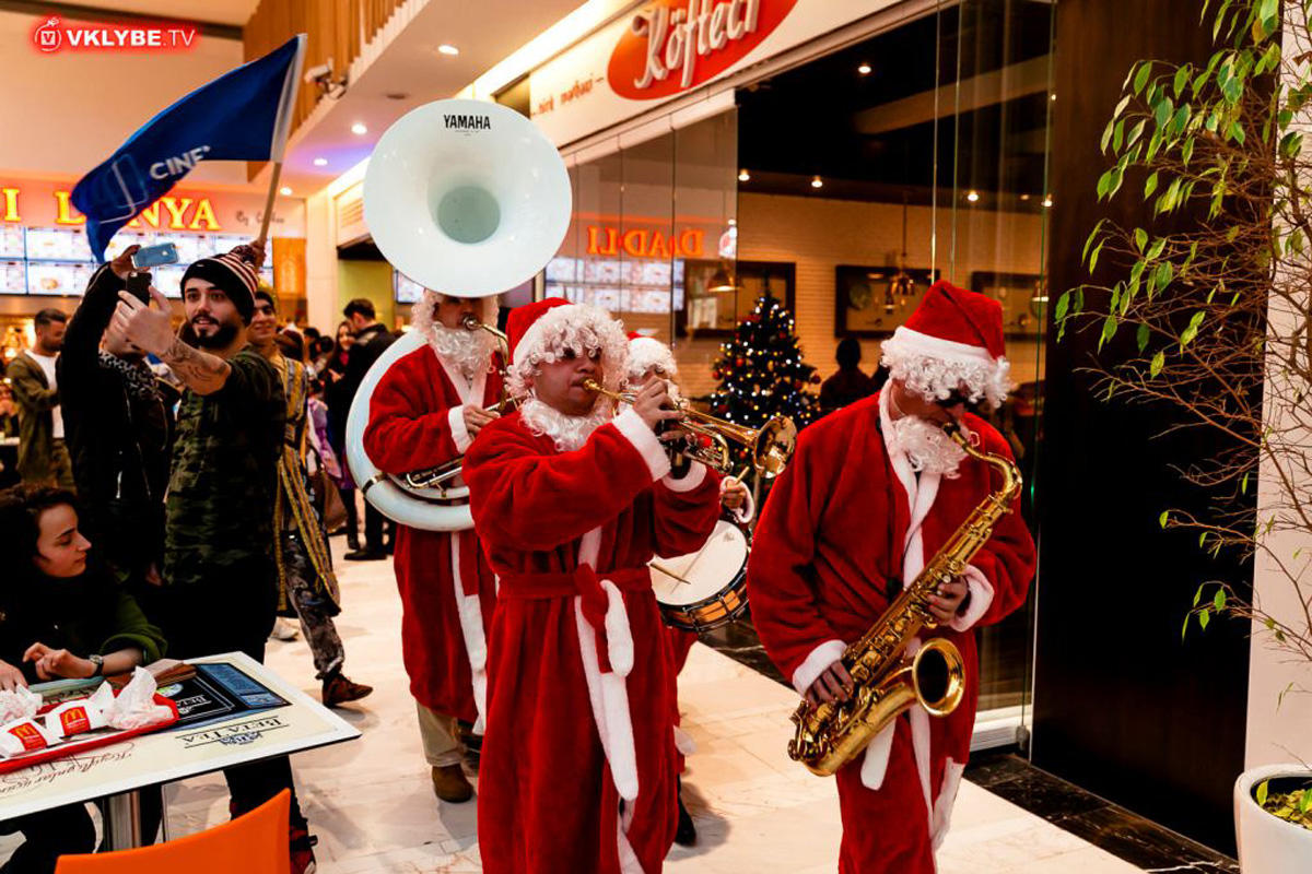 Праздничный карнавал-маскарад в CinemaPlus (ВИДЕО, ФОТО)