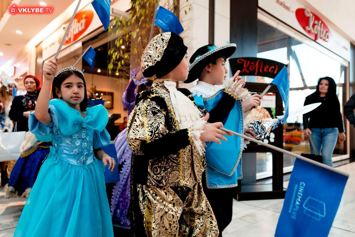 Праздничный карнавал-маскарад в CinemaPlus (ВИДЕО, ФОТО)