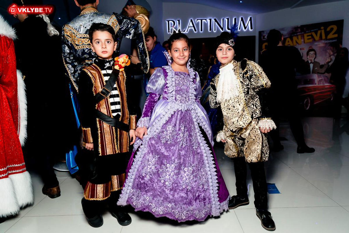 Праздничный карнавал-маскарад в CinemaPlus (ВИДЕО, ФОТО)