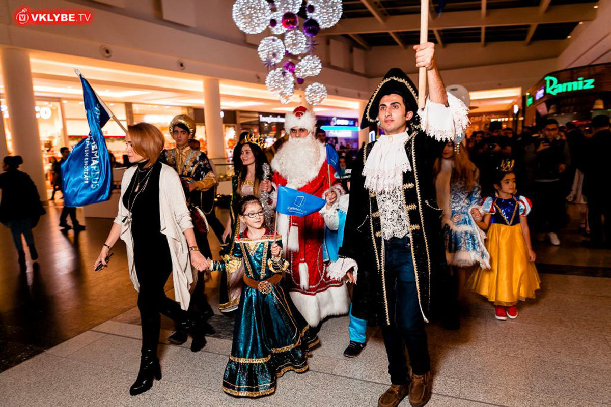 Праздничный карнавал-маскарад в CinemaPlus (ВИДЕО, ФОТО)