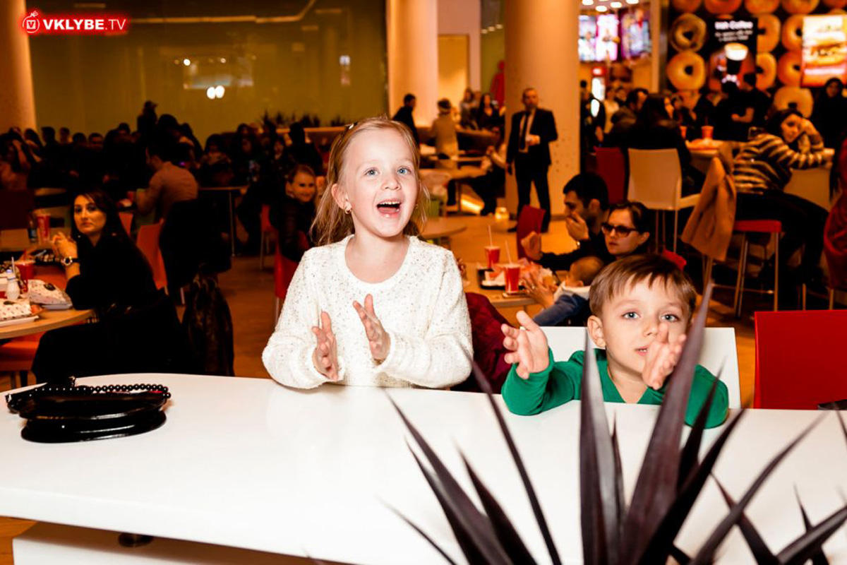 Праздничный карнавал-маскарад в CinemaPlus (ВИДЕО, ФОТО)