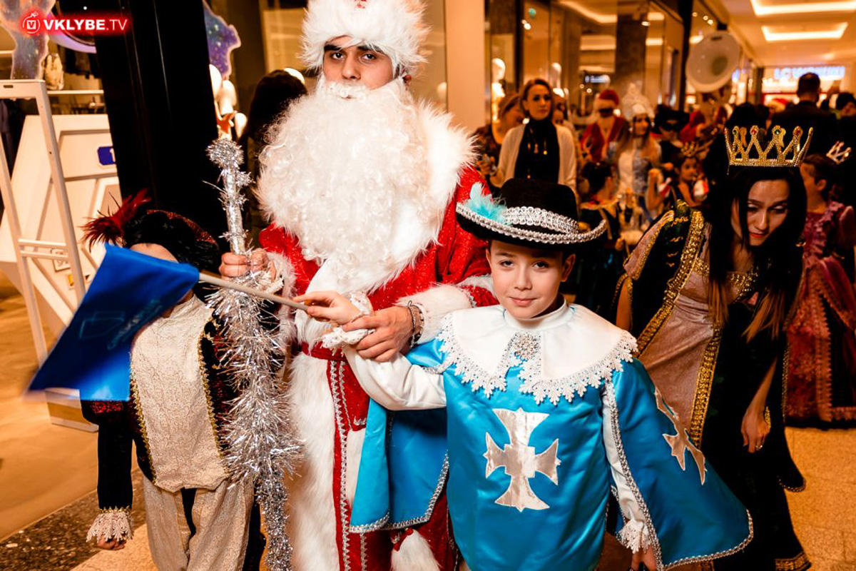 Праздничный карнавал-маскарад в CinemaPlus (ВИДЕО, ФОТО)