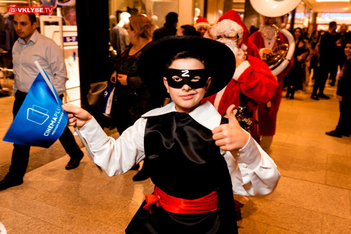 Праздничный карнавал-маскарад в CinemaPlus (ВИДЕО, ФОТО)