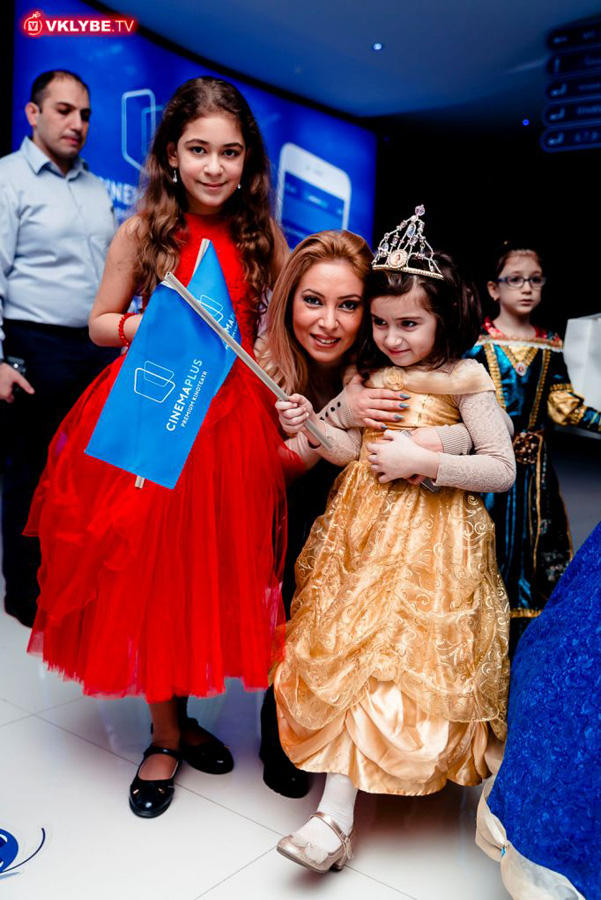 Праздничный карнавал-маскарад в CinemaPlus (ВИДЕО, ФОТО)