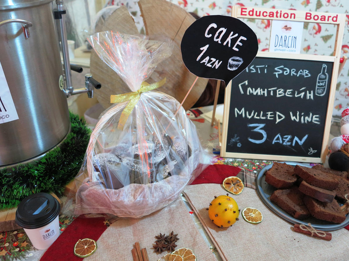 Новогодняя ярмарка "Зимняя крепость" в Баку, или Кто поедет в Стамбул? (ФОТО)