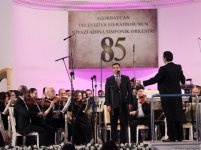 Дамы и кавалеры не вальсировали, а парили… Звездный юбилей в Баку (ФОТО)