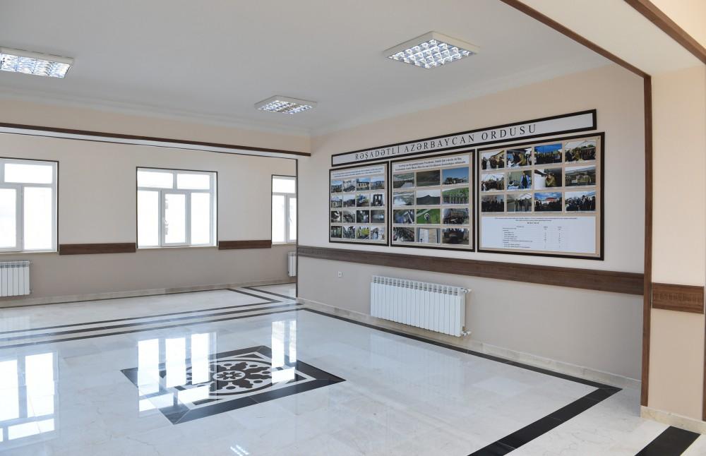 В эксплуатацию сдано реконструированное здание Нахчыванской городской средней русской школы (ФОТО)