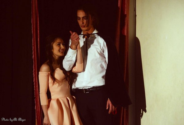 Азербайджанские актеры привнесли новое дыхание в историю любви Шекспира (ФОТО)