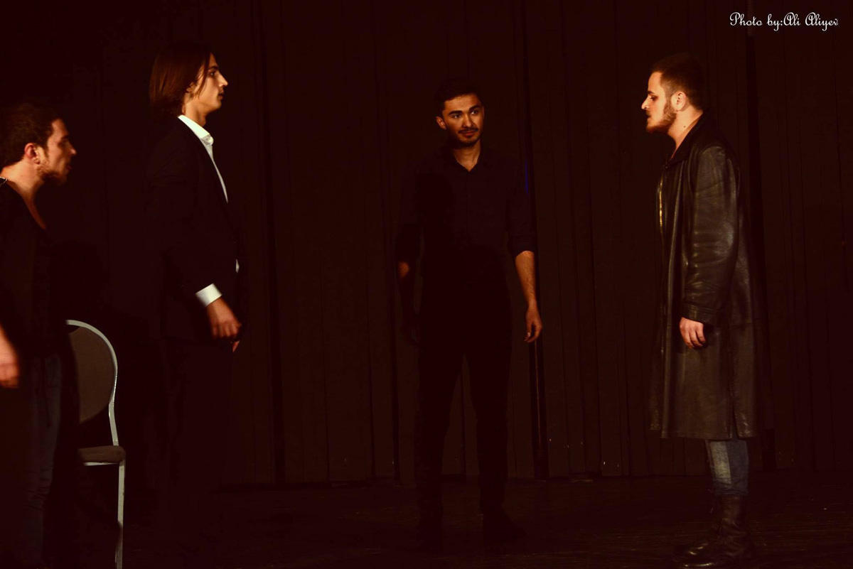 Азербайджанские актеры привнесли новое дыхание в историю любви Шекспира (ФОТО)