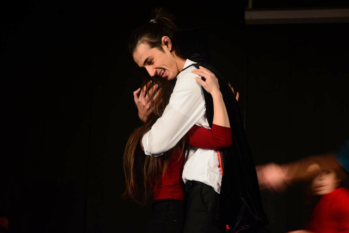 Азербайджанские актеры привнесли новое дыхание в историю любви Шекспира (ФОТО)