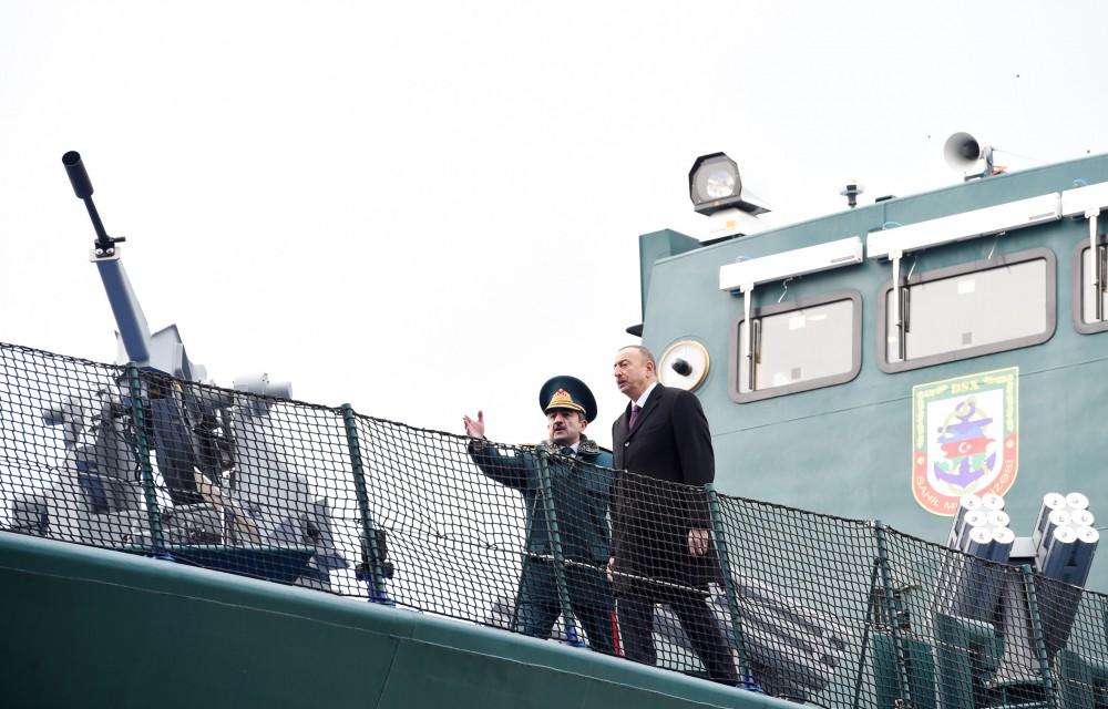 Президент Ильхам Алиев ознакомился с кораблем "Туфан" и новой спецтехникой Береговой охраны Госпогранслужбы  (ФОТО)